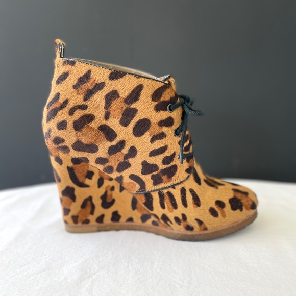 SHOEMINT Shoe Bootie Wedge Leopard sz 8.5 Pony Hair Lace up EXC Jolly Tan - Picture 8 of 11